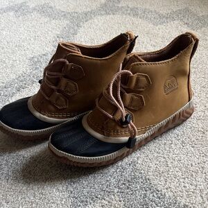 Sorel Youth Classic Out N About Brown and Black Outdoor Boots. Size 3 (big girl)